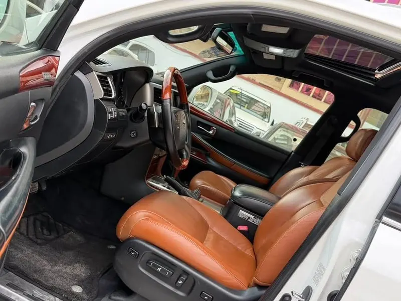 Lexus LX570 2013 White, Black Leather Interior (8)