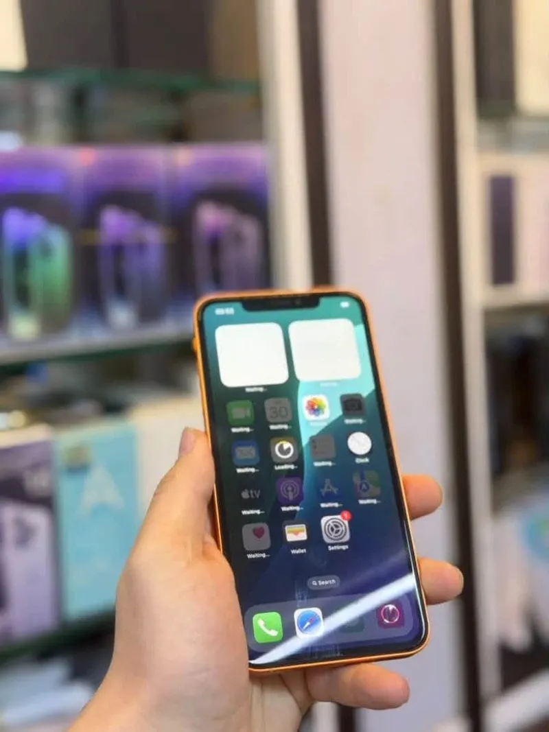 iPhone XS Max 256GB, Original Screen Replaced (2)
