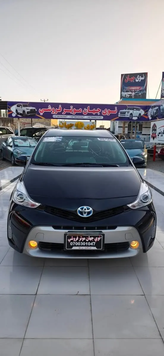 Toyota Prius V 2015 Hybrid, 66,000 km (1)