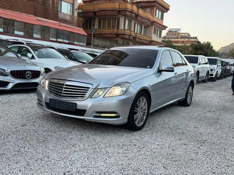 Mercedes-Benz E300 2011, 6 cylinder, imported (3)