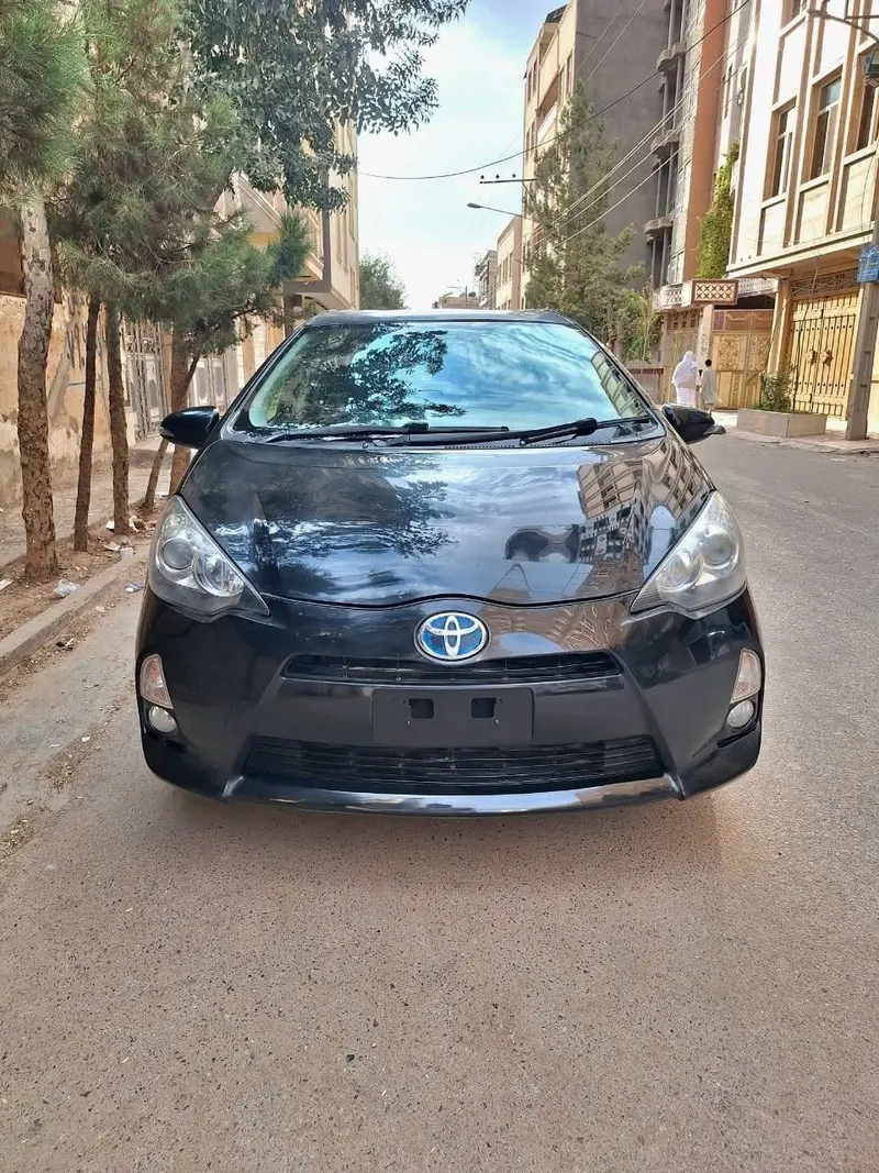 Toyota Aqua 2014 Hybrid (4)