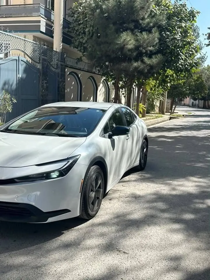 Toyota Prius 2025, Imported from USA, Low Mileage, Diamond White (3)