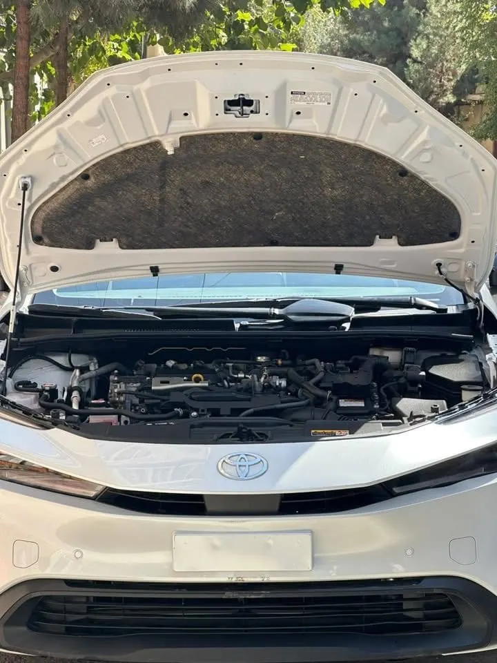 Toyota Prius 2025, Imported from USA, Low Mileage, Diamond White (8)