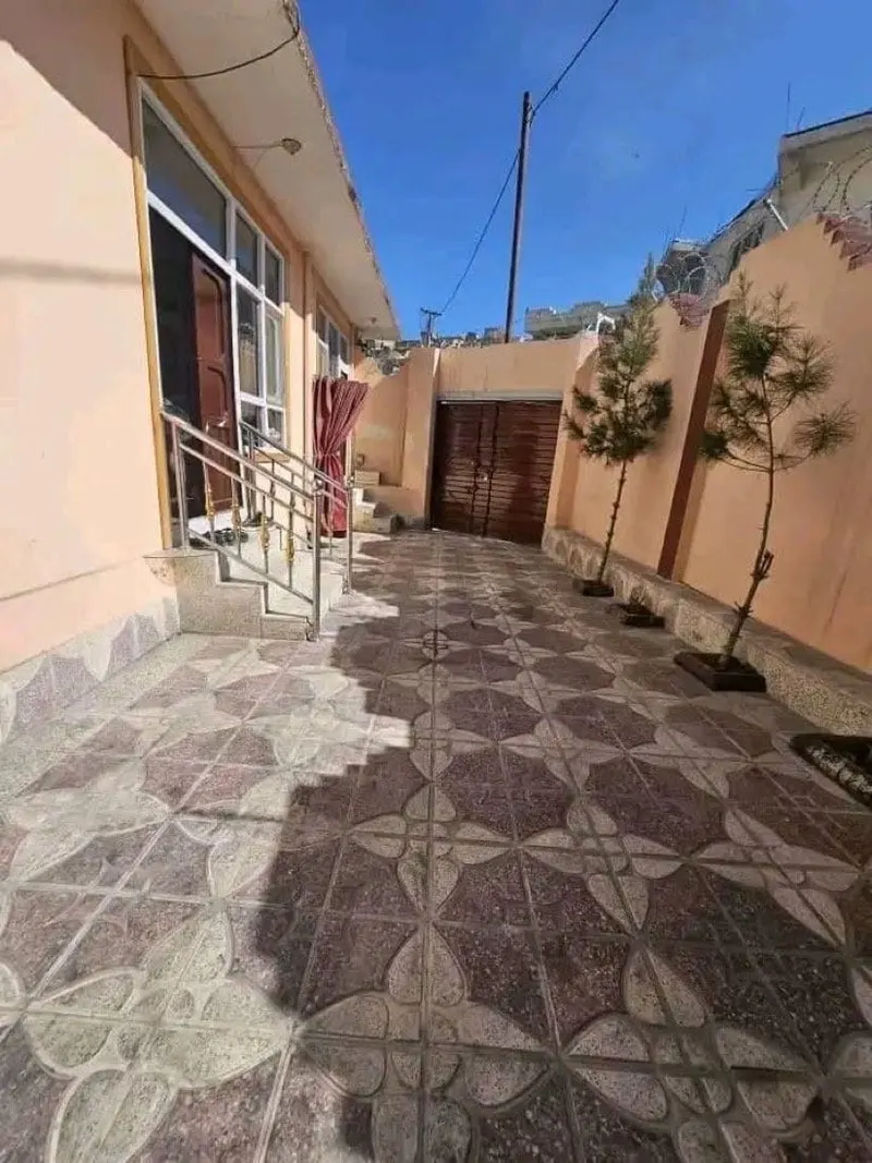 One-storey lintel house 150 m² with 3 sunny rooms in Karte Nau (2)