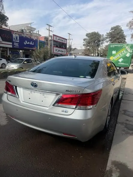 Toyota Crown Majesta, Full Option, 6-Cylinder, 38,000 km (2)