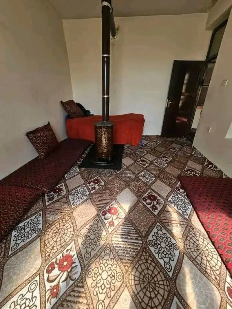 One-storey lintel house 150 m² with 3 sunny rooms in Karte Nau (4)