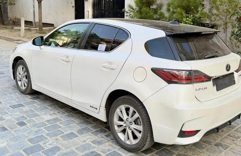 لکسس CT 200h 2015، 84000 کیلومتر، سفید صدفی (5)