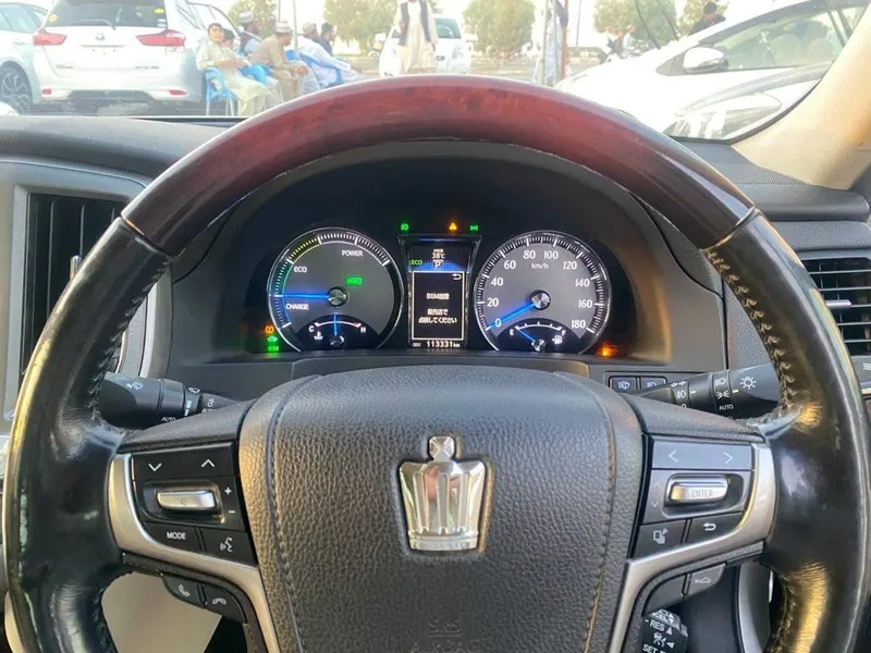 Toyota Crown Majesta Hybrid 2016, 3500 cc, Silver, Right-Hand Drive (6)
