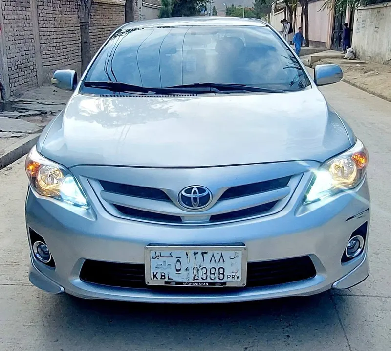 Toyota Corolla Canadian 2011, S Trim, Silver, Automatic (2)
