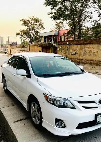 Toyota Corolla 2013, Full Option S-Class, White (2)