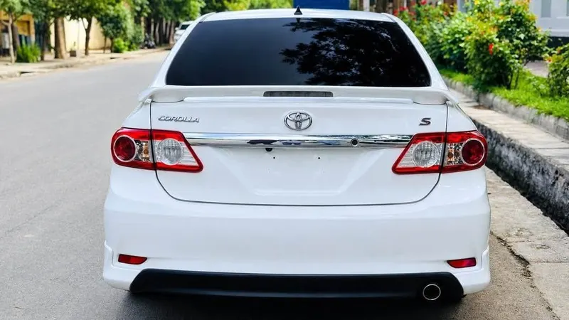 Toyota Corolla 2013 White Automatic, 4-Cylinder, Sunroof, Clean Documents (3)