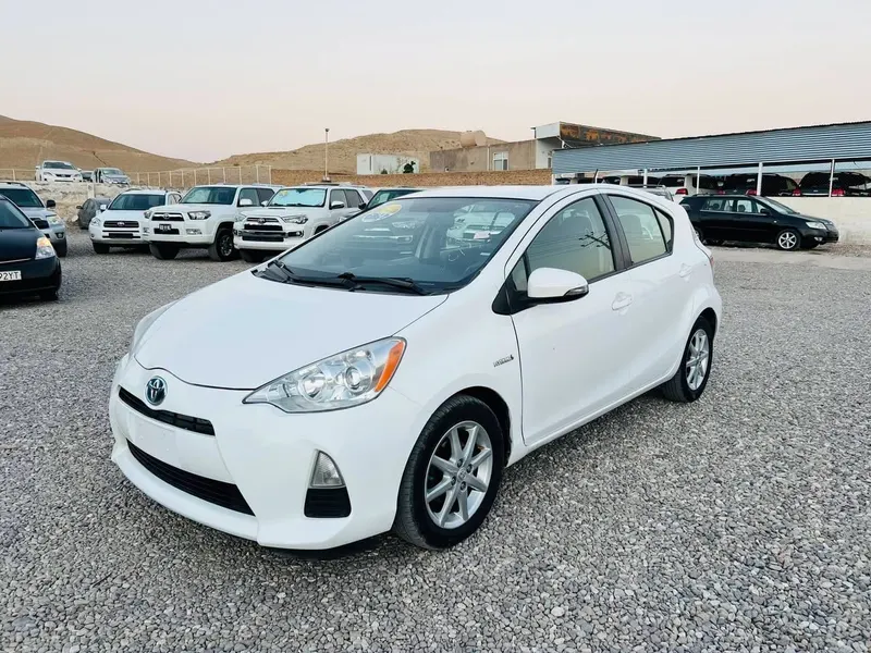 Toyota Aqua Hybrid 2013 White (3)