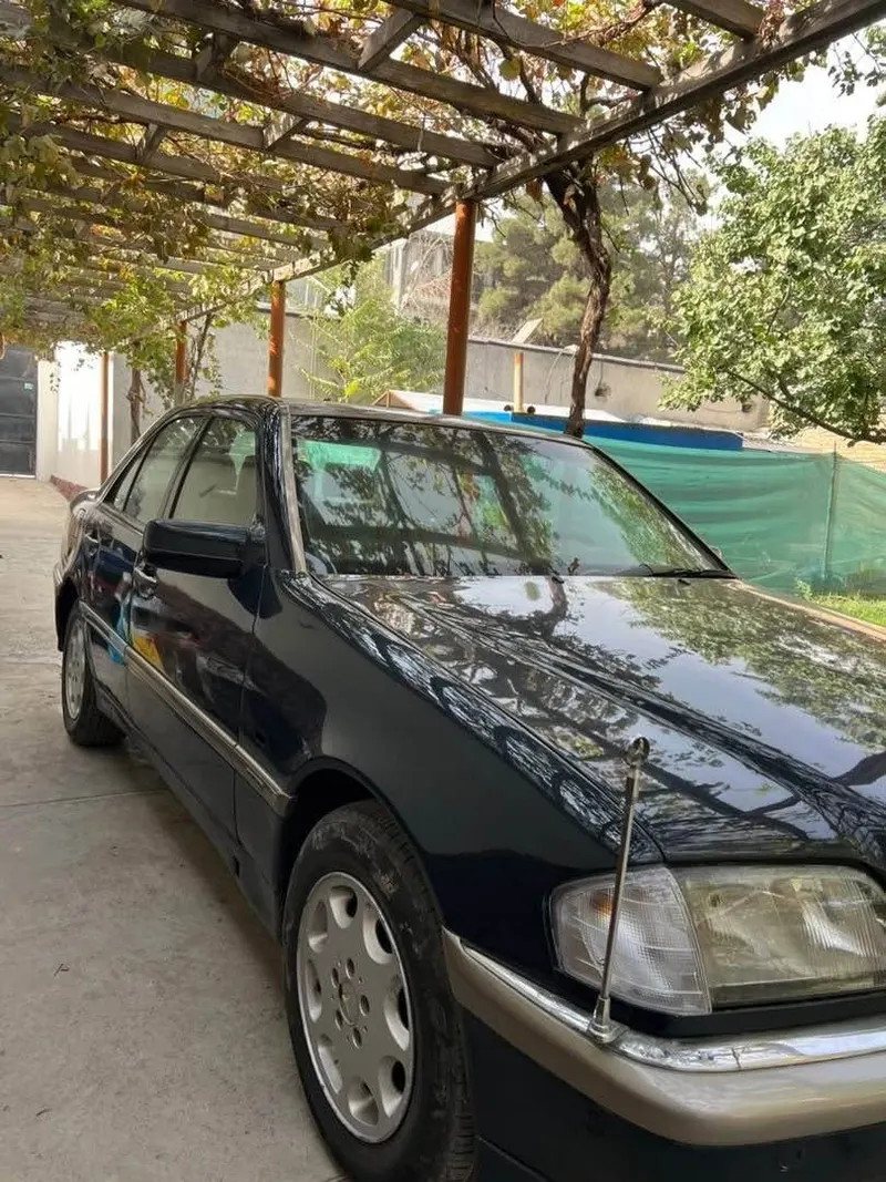 Mercedes-Benz 1997 Manual Navy Blue (5)