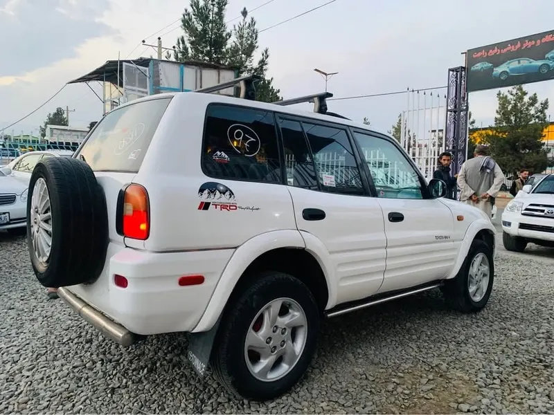 Toyota RAV4 1997 White, Urgent Sale (7)