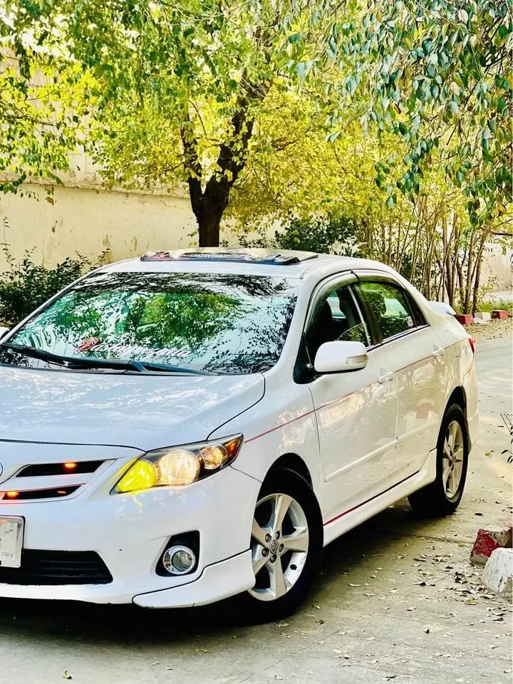 Toyota Corolla Canadian 2009, White, Sunroof, S Sport - 5800 USD (1)
