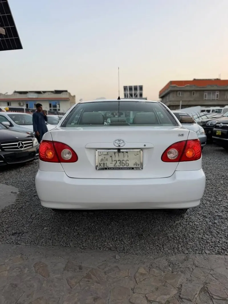 Toyota Corolla 2006 LE white (4)