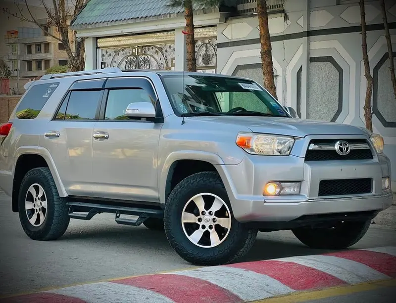 Toyota 4Runner 2013 SR5 Automatic, Silver, No Accident (1)