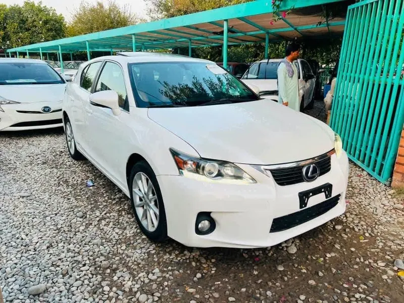 Lexus CT200h 2013 white sunroof (1)