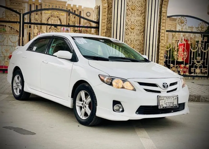 Toyota Corolla 2010 Canadian, White, 8 Airbags, ABS (3)