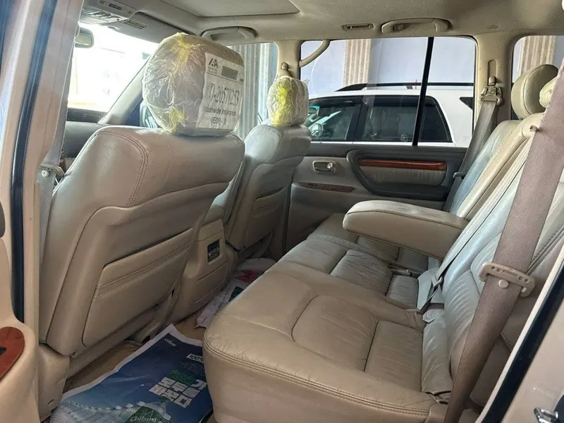 Lexus LX 470 2005, 8-Cylinder, Company Color, Leather Seats (4)