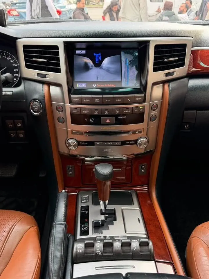 Lexus LX570 2013 White, Black Leather Interior (7)