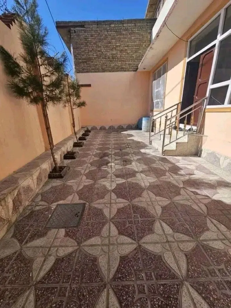 One-storey lintel house 150 m² with 3 sunny rooms in Karte Nau (1)