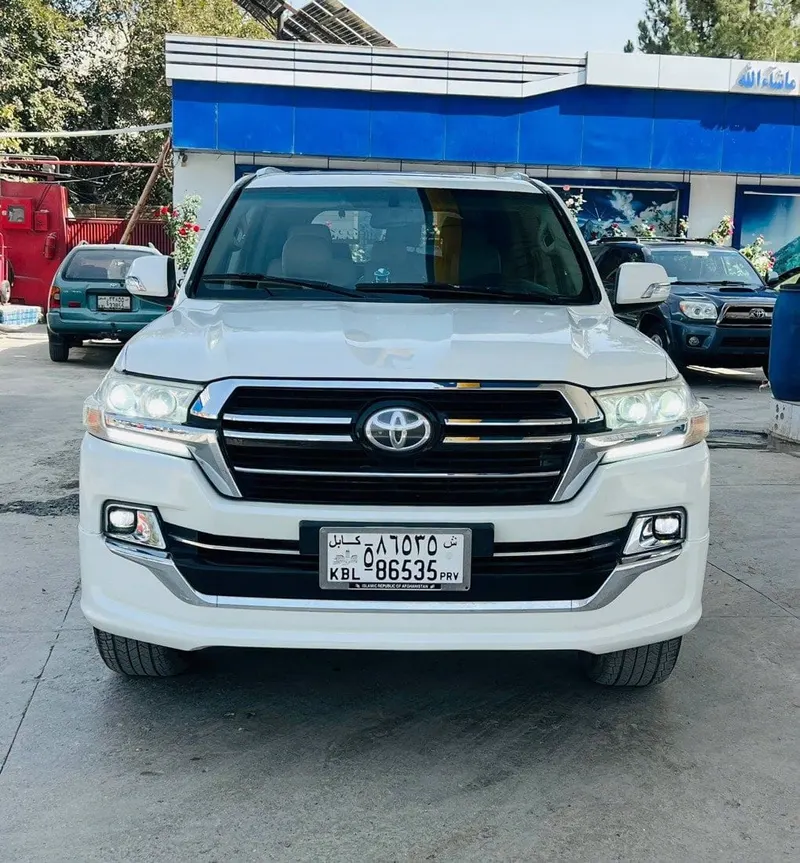 Toyota Land Cruiser GXR 2010, Gulf spec, automatic (2)