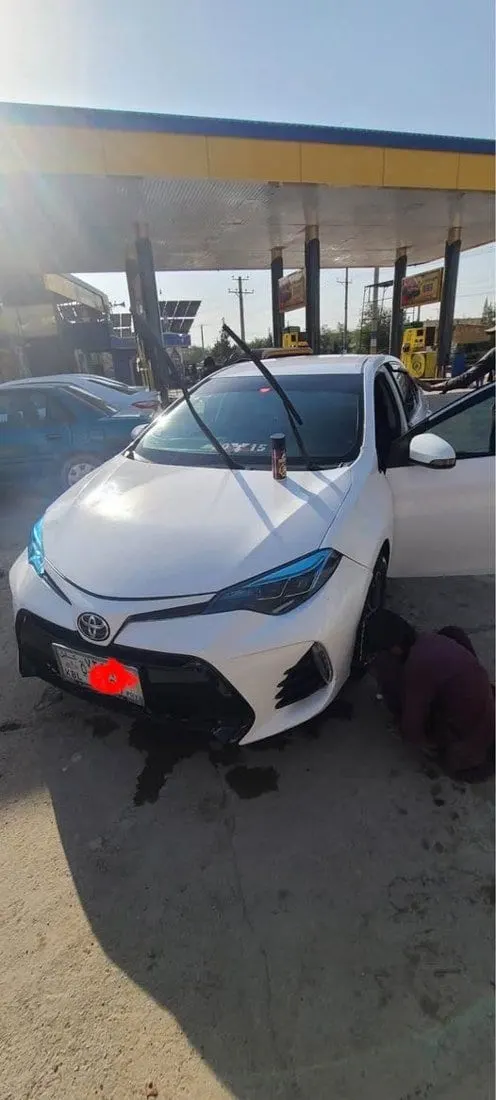 Toyota Corolla 2015 white, mileage 72k (4)