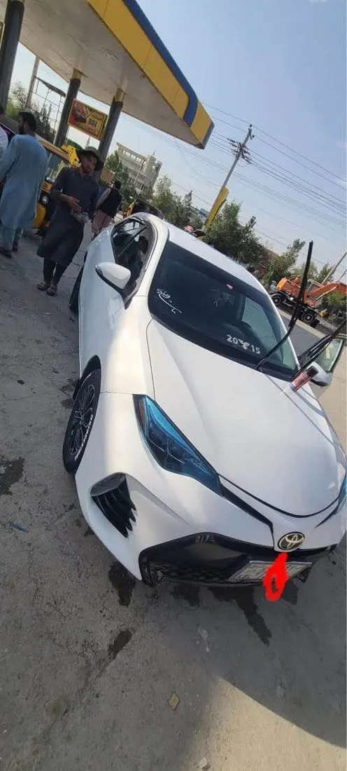 Toyota Corolla 2015 white, mileage 72k (3)