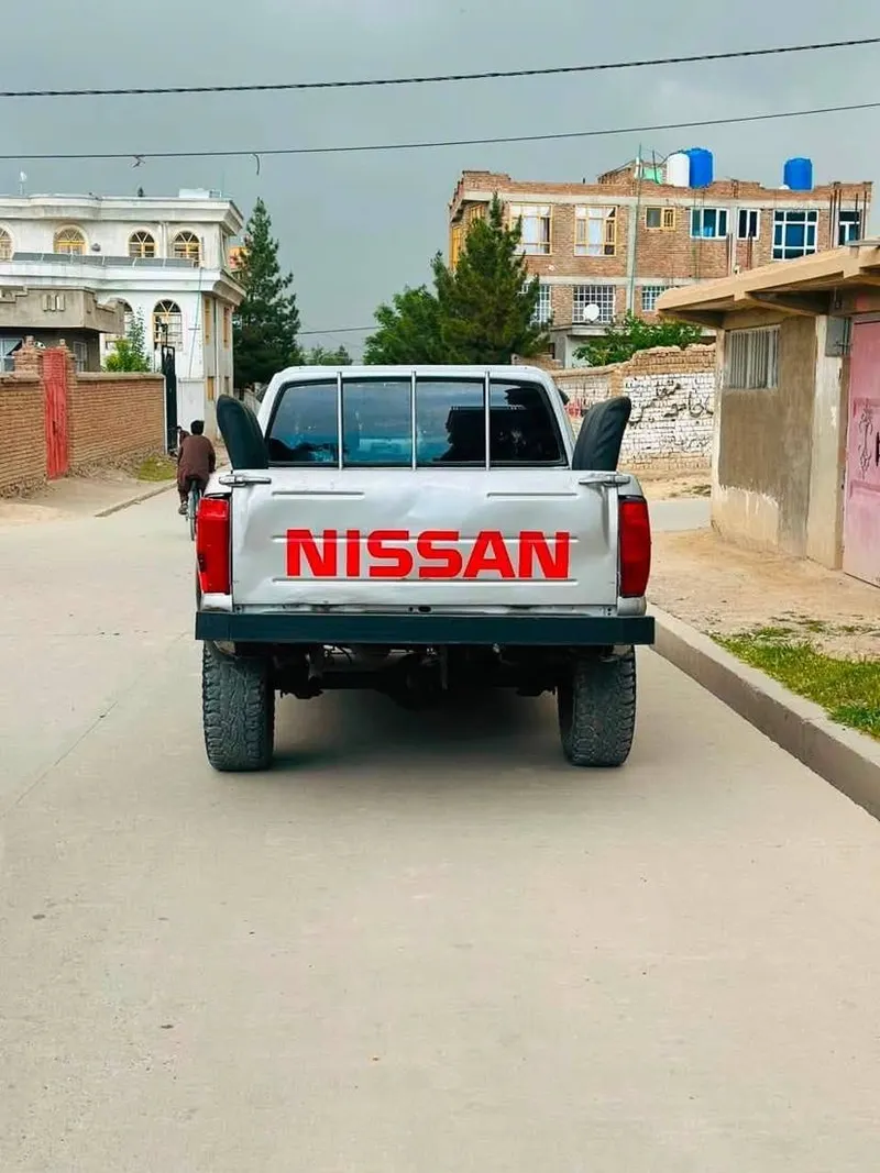 Nissan Pickup 2005 diesel, clean documents (3)