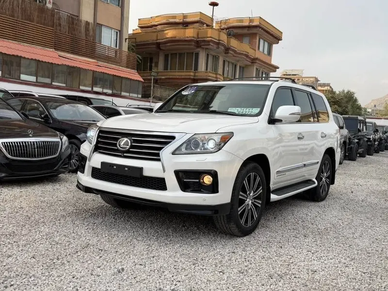 Lexus LX570 2013 White, Black Leather Interior (2)