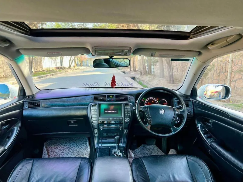 Toyota Crown 2005, White, Automatic, No Accident (5)