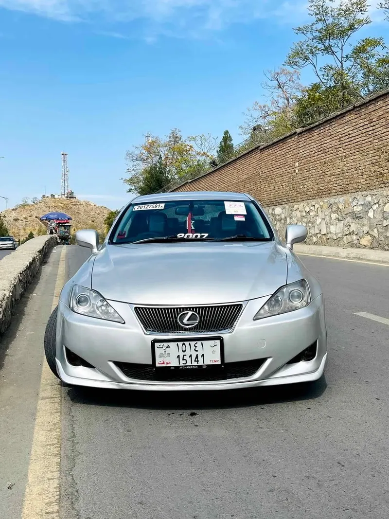 لیکسس IS 250 2007، سپین (1)