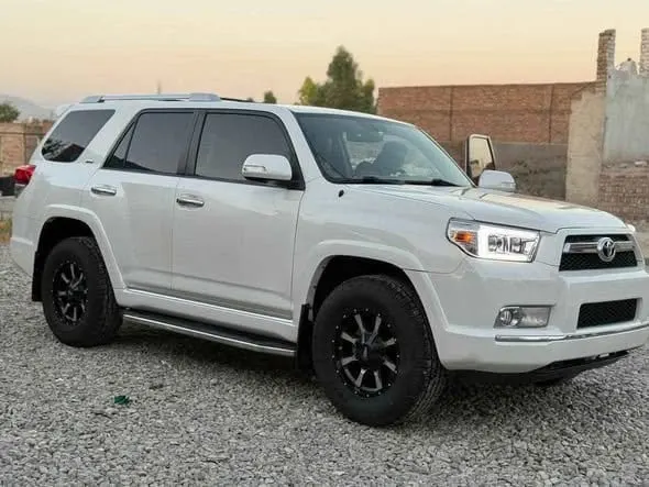 Toyota 4Runner 2012, white, sunroof, leather seats (4)
