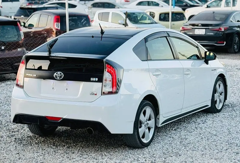 Toyota Prius GS Hybrid 2013, 1800cc, Japan Import (4)