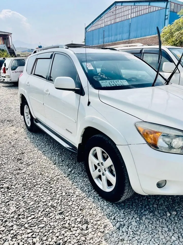 Toyota RAV4 2007 white, automatic, sunroof (1)