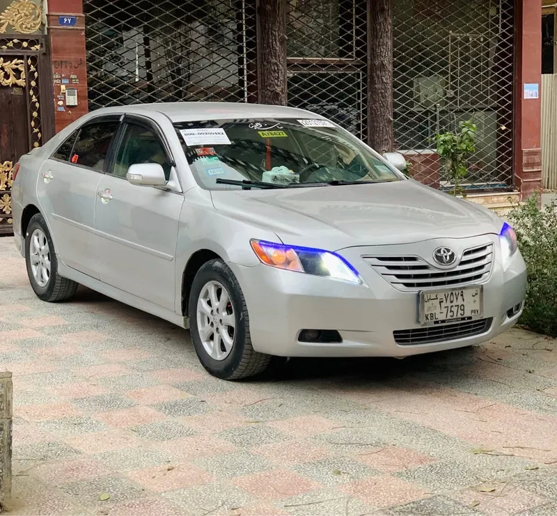 Toyota Camry 2007 LE Full Option, Automatic, 4-Cylinder, Petrol (2)