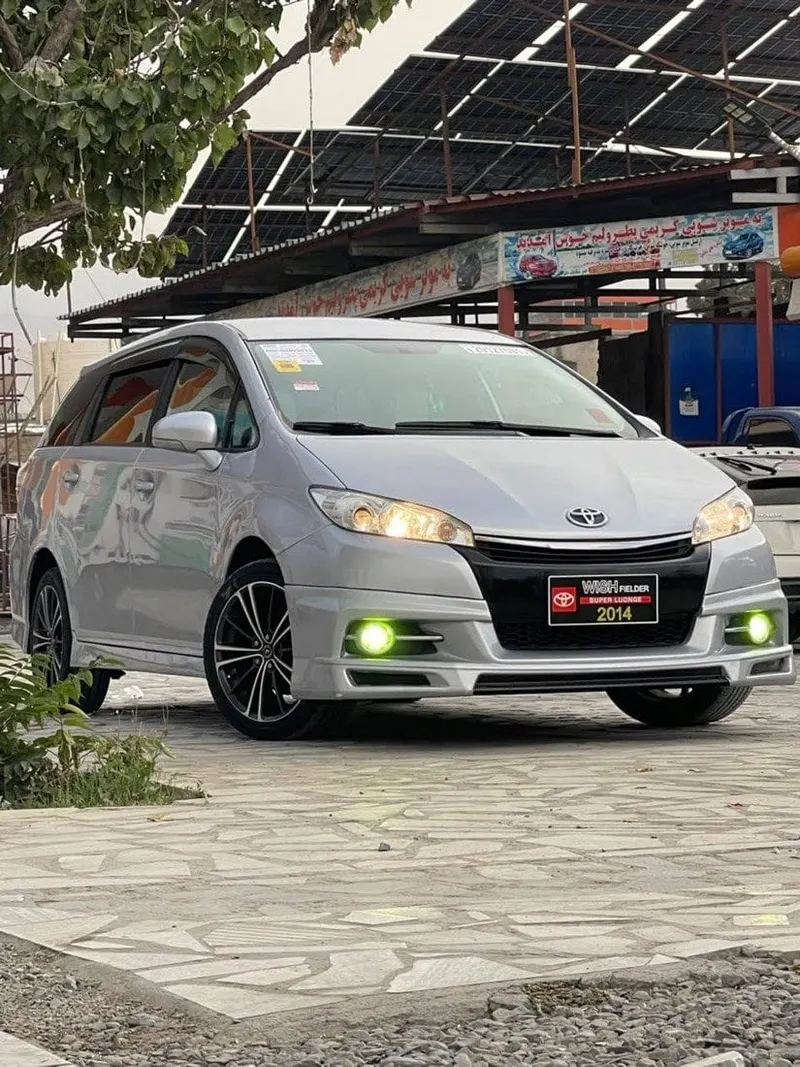 Toyota Wish Fielder 2014 Silver, Full Option, 84,000 km (1)