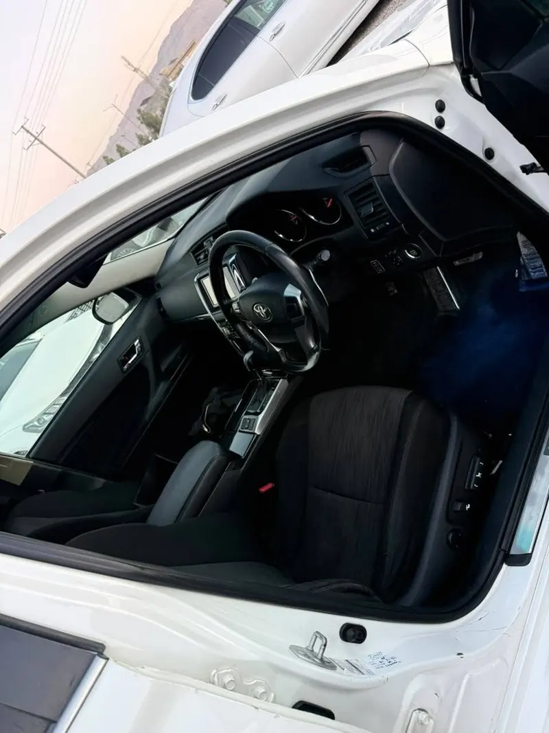Toyota Mark X 2011, 2500cc, Pearl White, Right-Hand Drive (4)