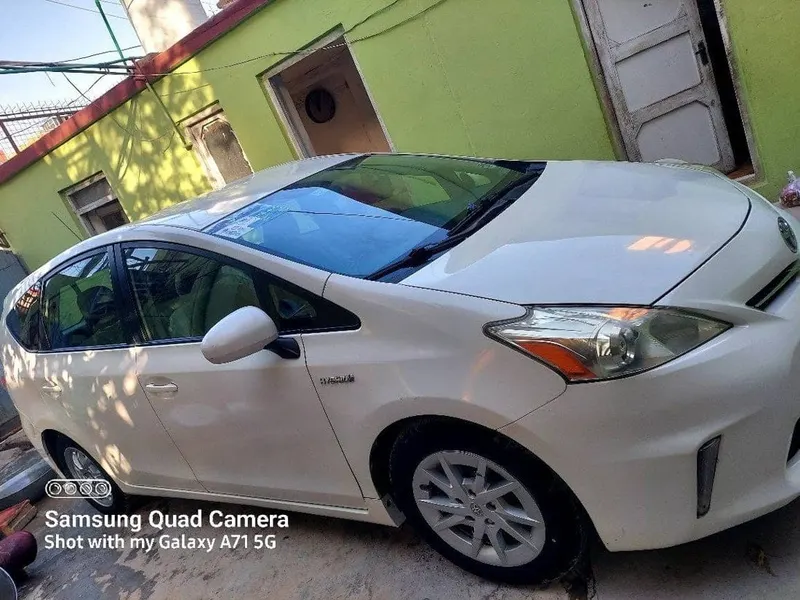Toyota Prius V 2014 Hybrid - Pearl White (1)