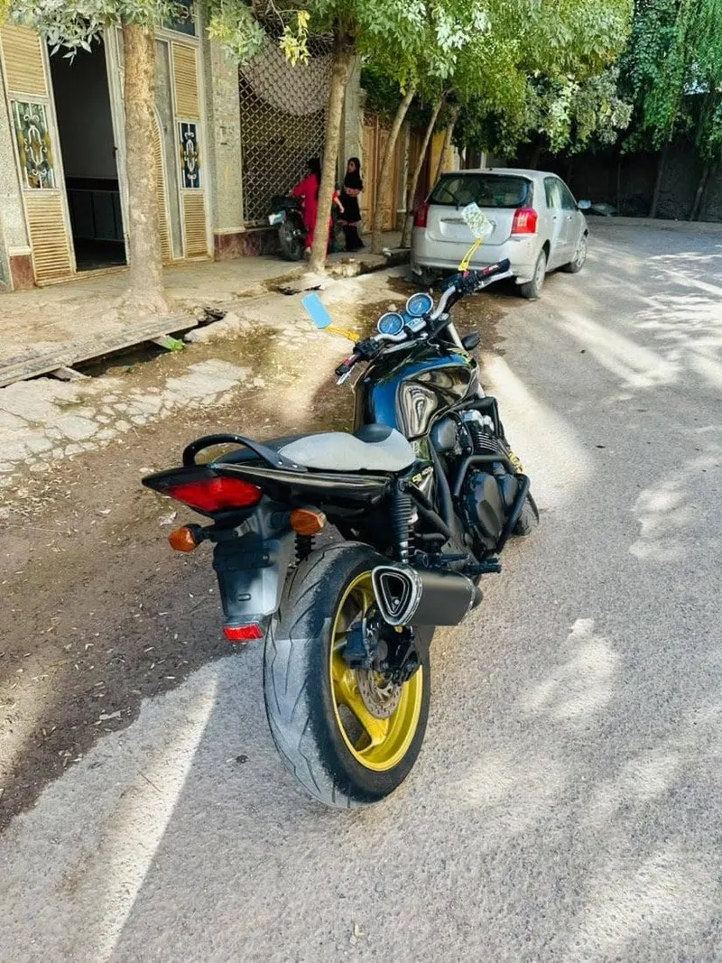 Honda CB400 Japanese motorcycle, excellent condition (4)