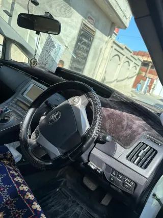 Prius 2013  4050$