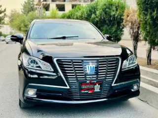 2013 Toyota Crown Hybrid