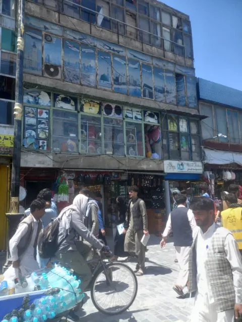 3 Floors and 9 Shops