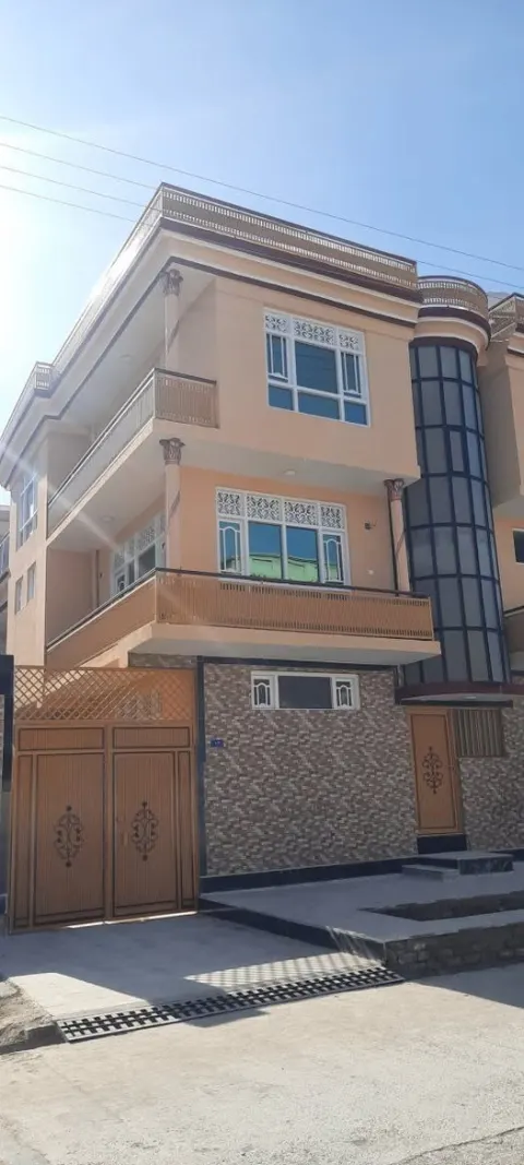 3-storey house for sale, 9 rooms, 300 m²