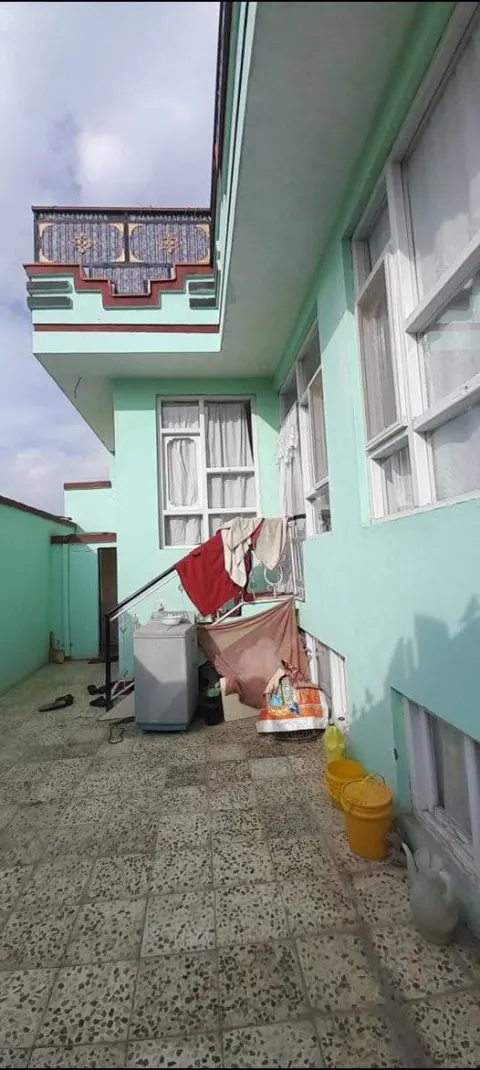 House for sale, 3 rooms, with full basement and roof terrace