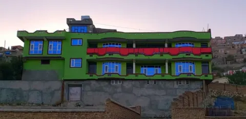 3-storey house for sale, 8 rooms, 22 biswa