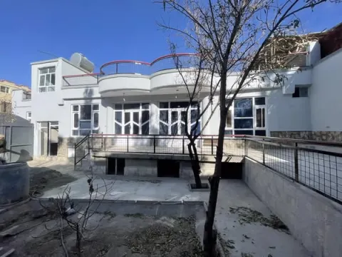 Independent Luxury House
