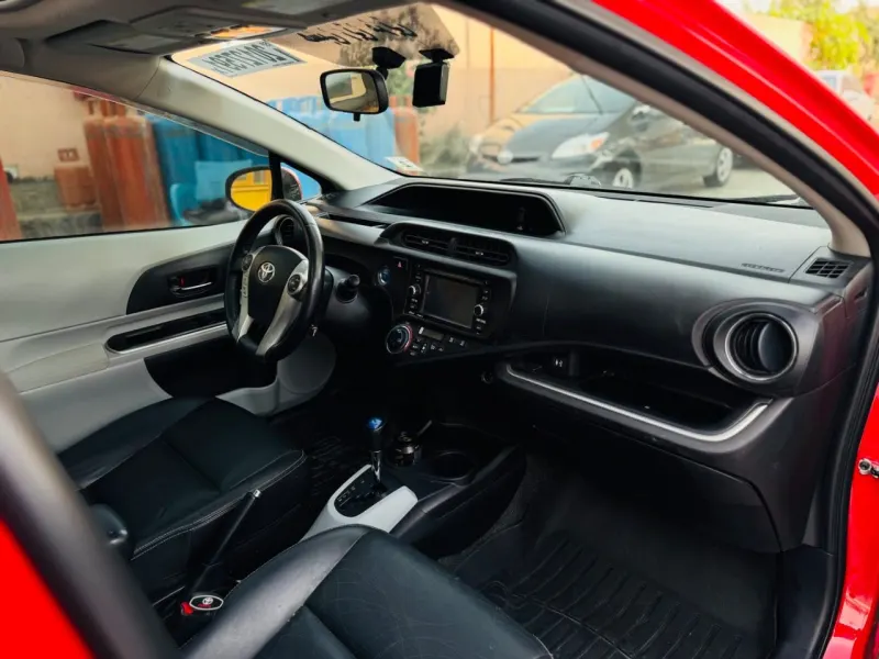 TOYOTA PRIUS C 2014
