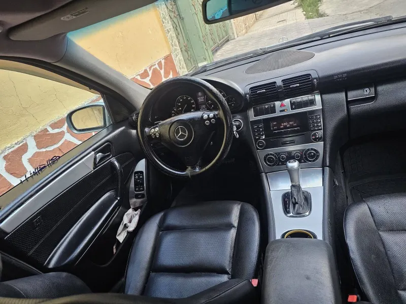 Mercedes-Benz C-Class 2005